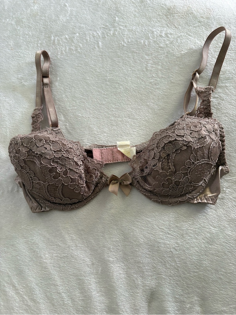 Vintage gold label Victoria's Secret Taupe Lace Underwire Bra with Center Bow